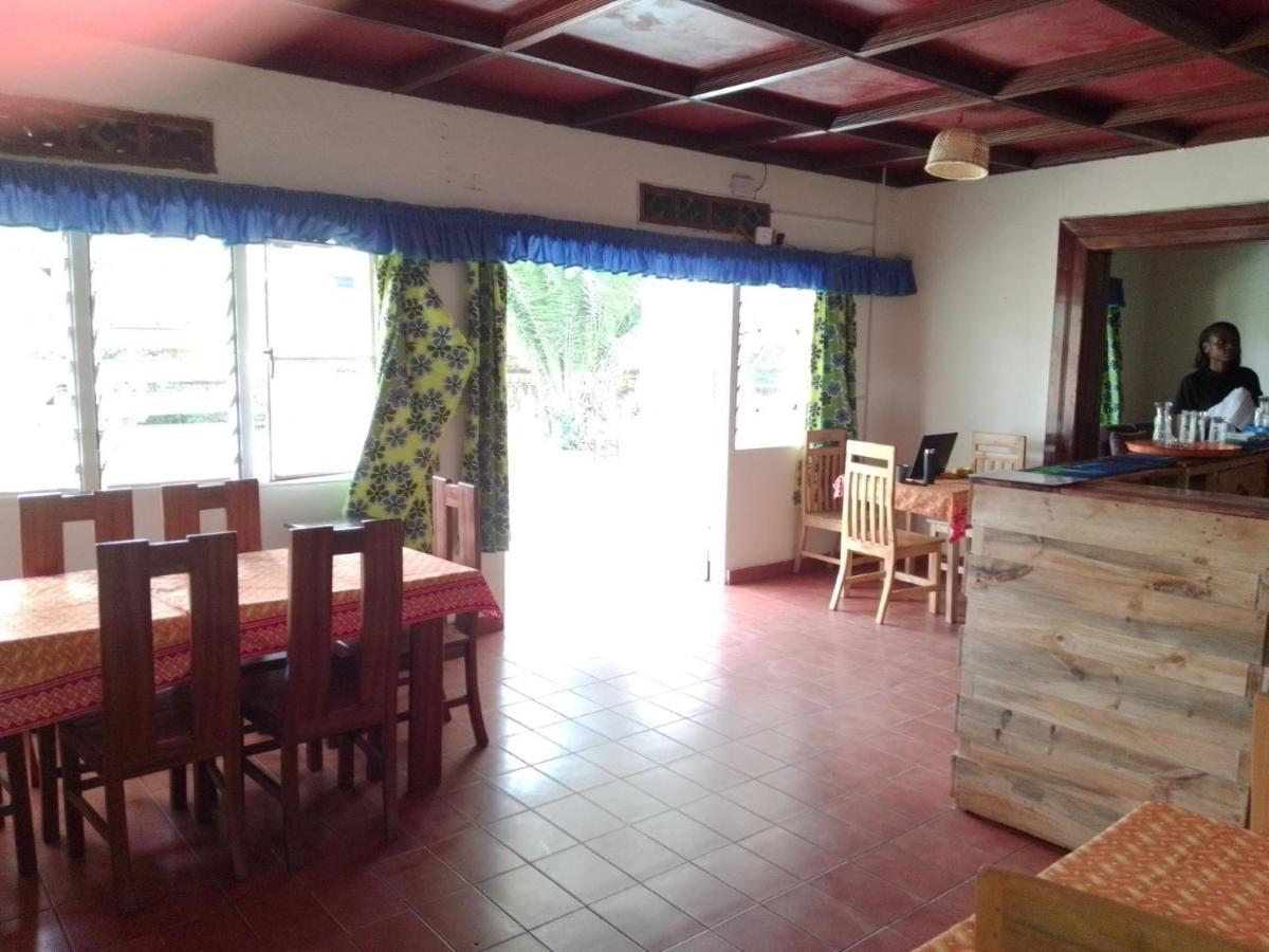Colibri Taverne & Guest House Gisenyi Exterior photo