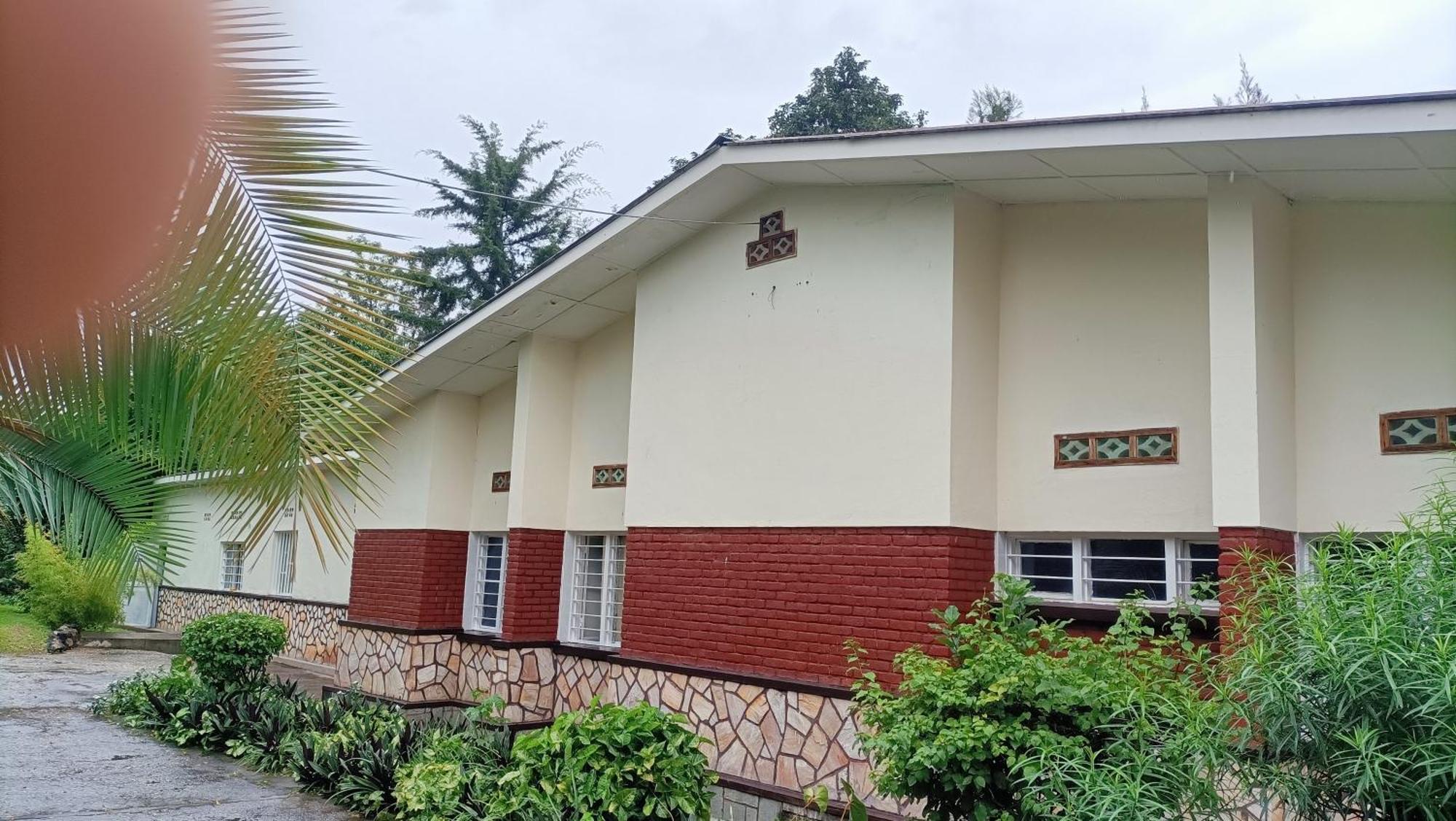 Colibri Taverne & Guest House Gisenyi Exterior photo