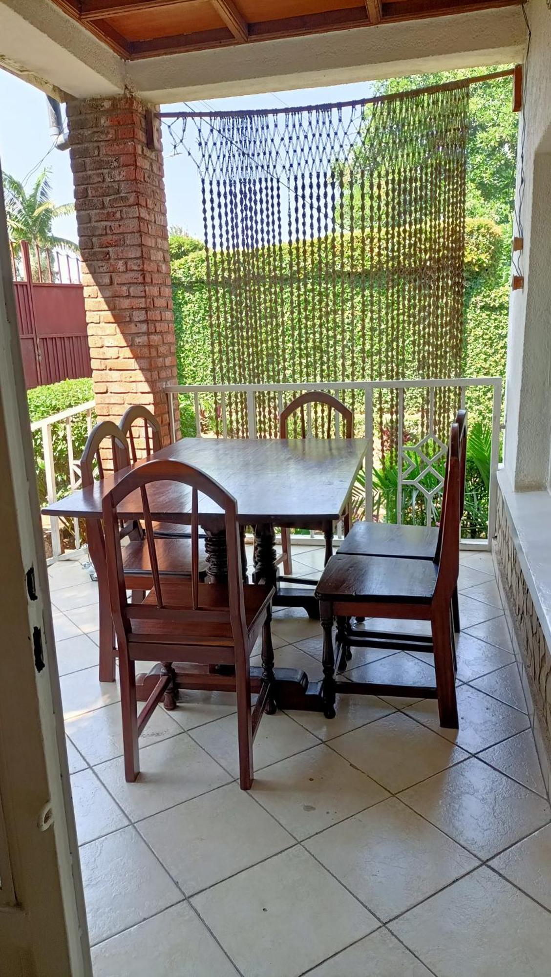 Colibri Taverne & Guest House Gisenyi Exterior photo